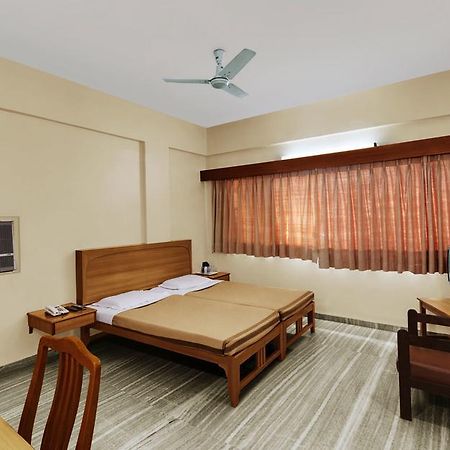 Hotel Meru Pune Exterior foto